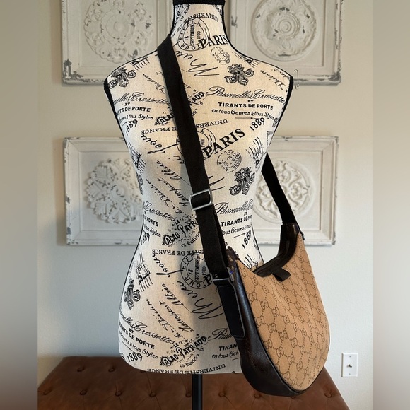 Authentic vintage Gucci Web Half Moon Messenger COA included - Picture 1 of 16